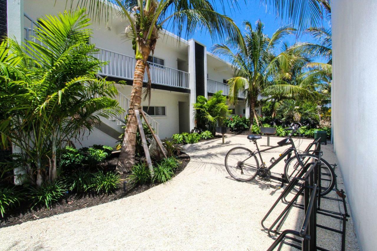 Bali Hai Beachfront Resort And Spa Holmes Beach Exterior photo