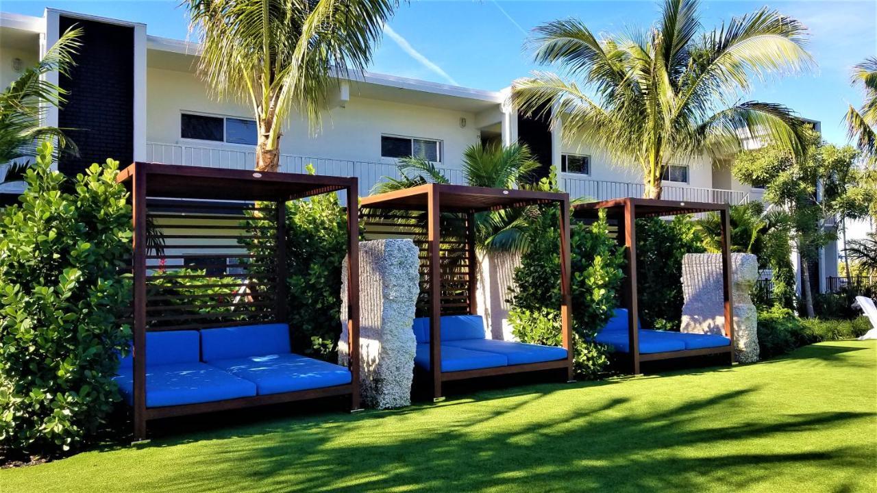 Bali Hai Beachfront Resort And Spa Holmes Beach Exterior photo