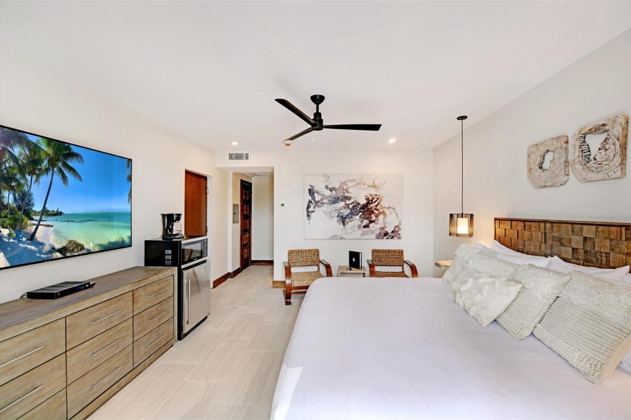 Bali Hai Beachfront Resort And Spa Holmes Beach Exterior photo